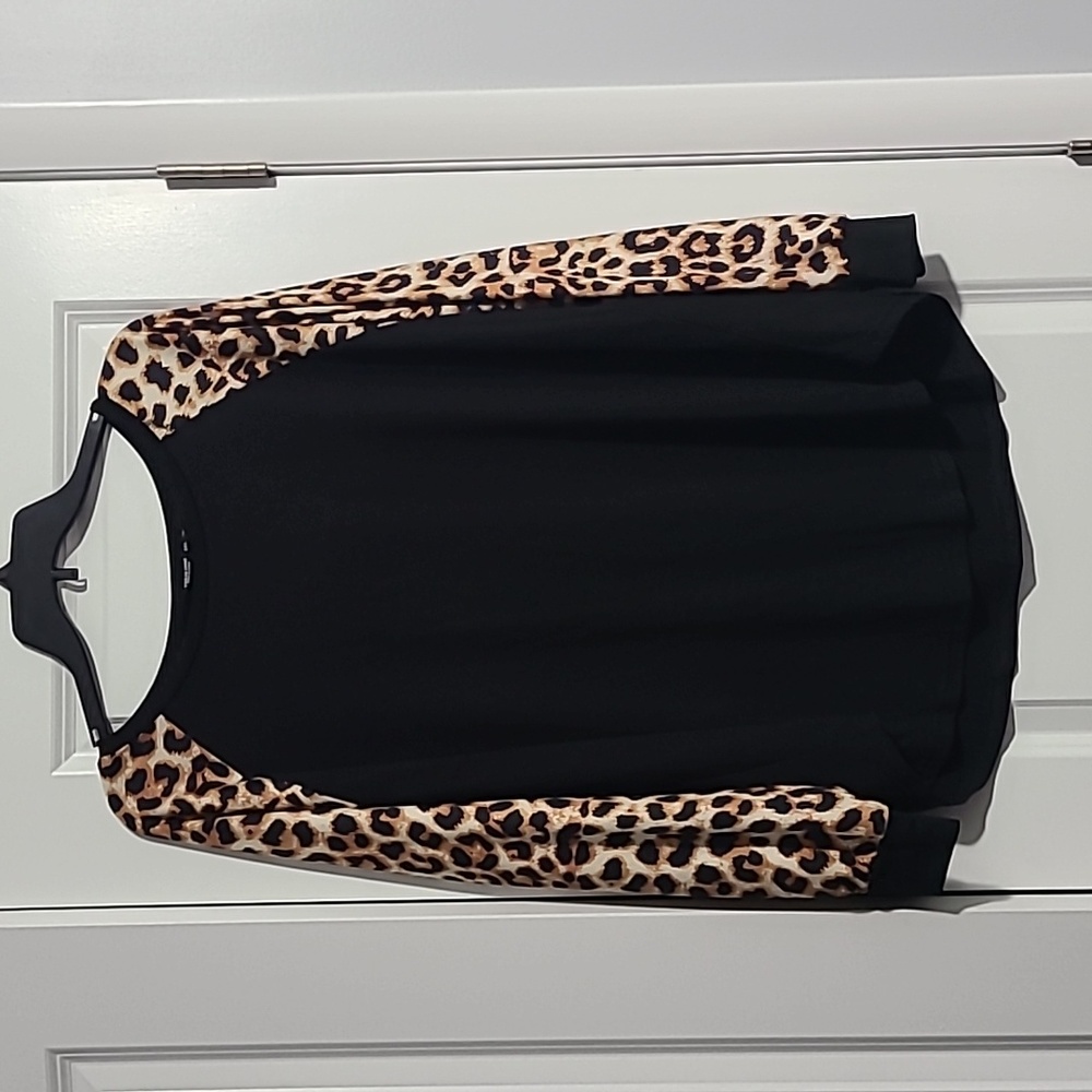 Womens NWOT shein curve long sleeve leopard cheetah print shirt